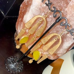 🍋 Dangle earrings with green Gem stone